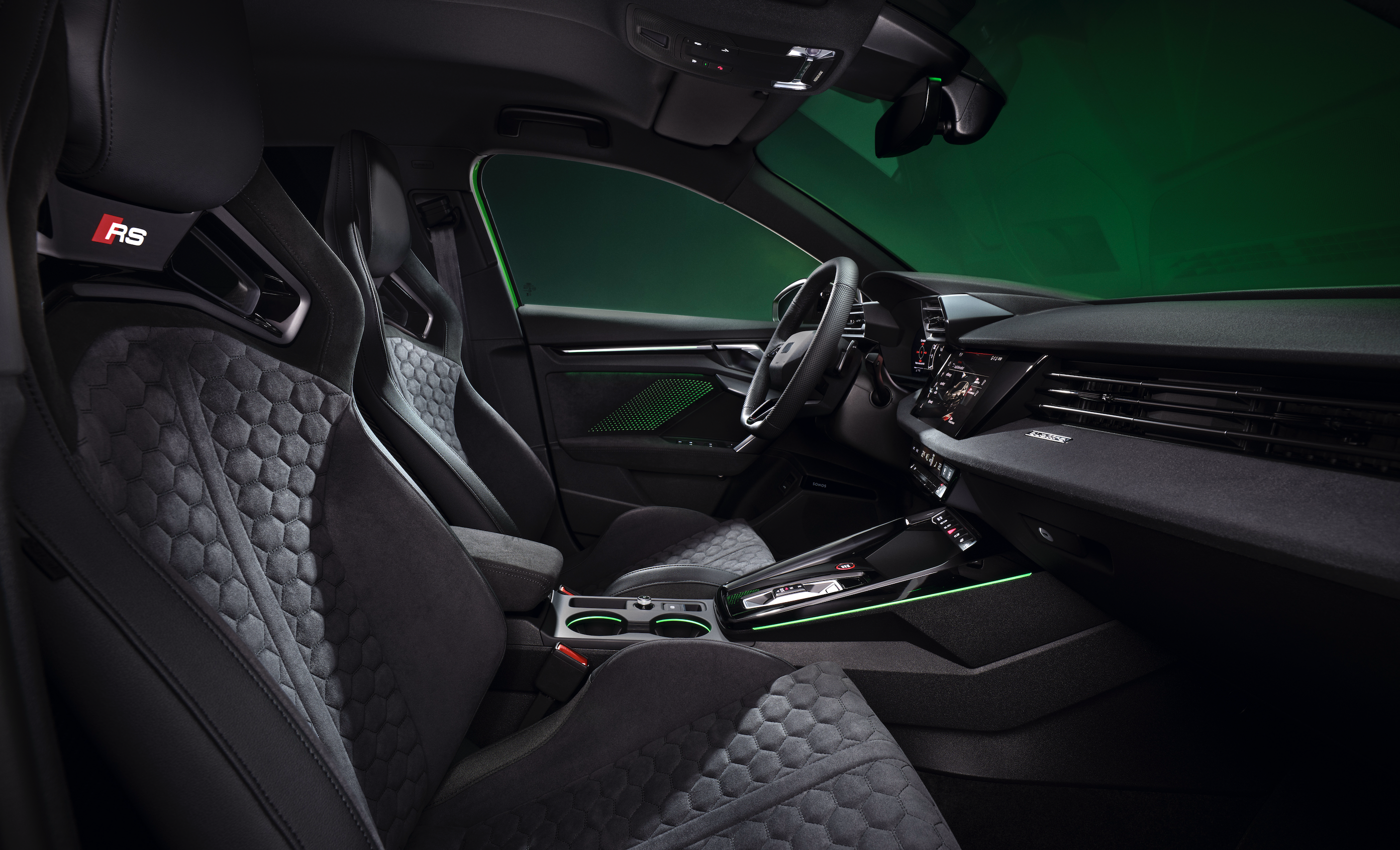 Audi RS 3 2024 | Facelift | RS3 Sportback | RS3 Limuzína | sportovní hot hatch | blog | první rezervace | nové auto | AUTOiBUY.com
